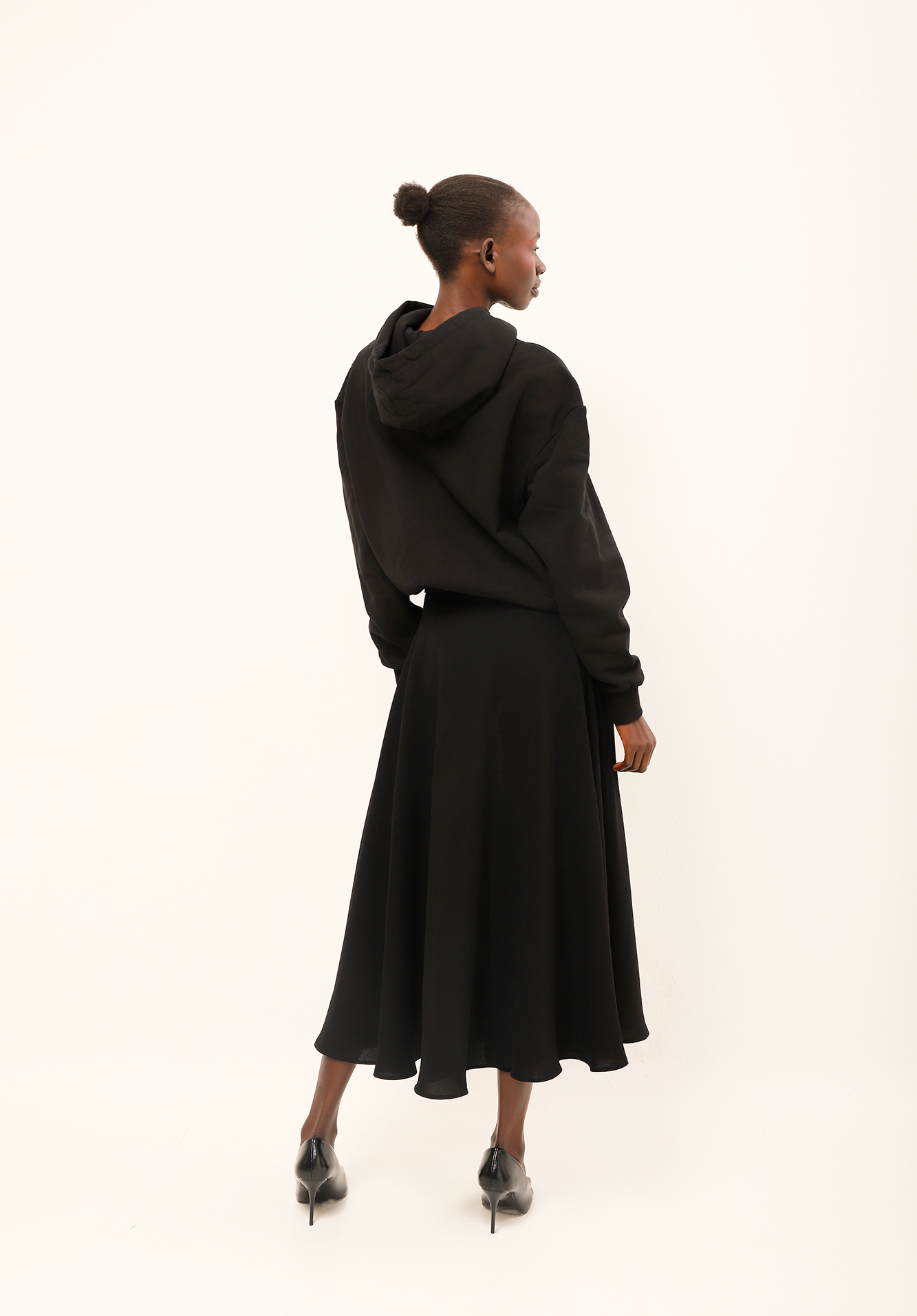 Sudadera Darude negra con capucha