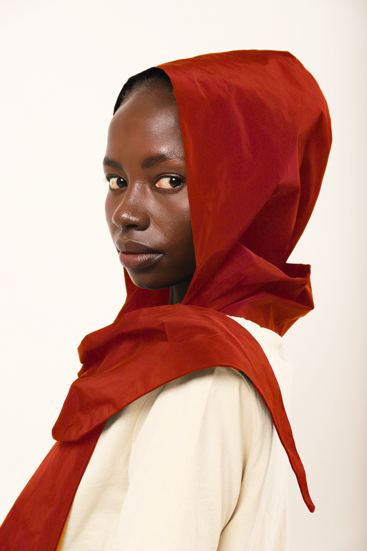 Capucha oversize impermeable roja